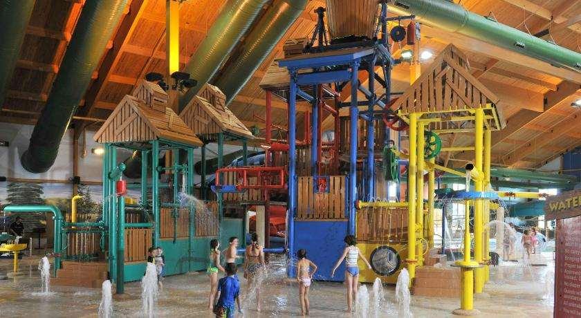 Grand Lodge Hotel And Waterpark Rothschild Facilities photo
